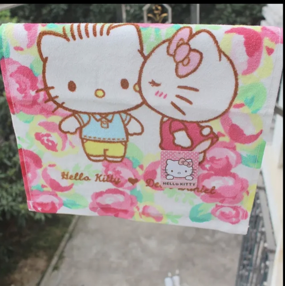 🆕 Hello Kitty Hand Towels - 2 - Picture 5 of 9